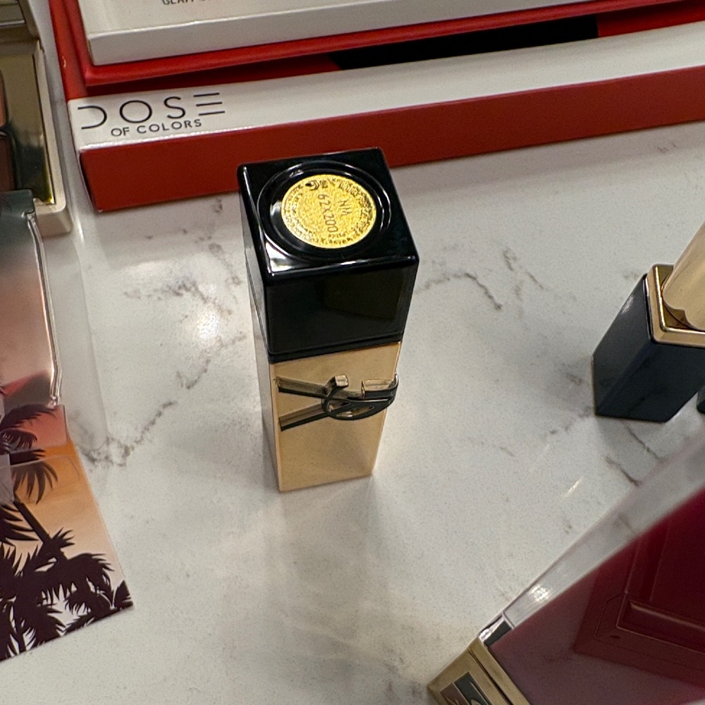 New Yves Saint Laurent Gold Case Lipstick NM 62 x 200 ROUGE PUR COUTURE NO BOX